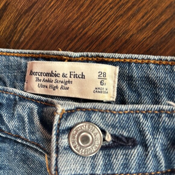 Abercrombie Ultra High Rise Ankle Straight Jeans in SOLD OUT Ripped Medium Wash - Picture 6 of 6